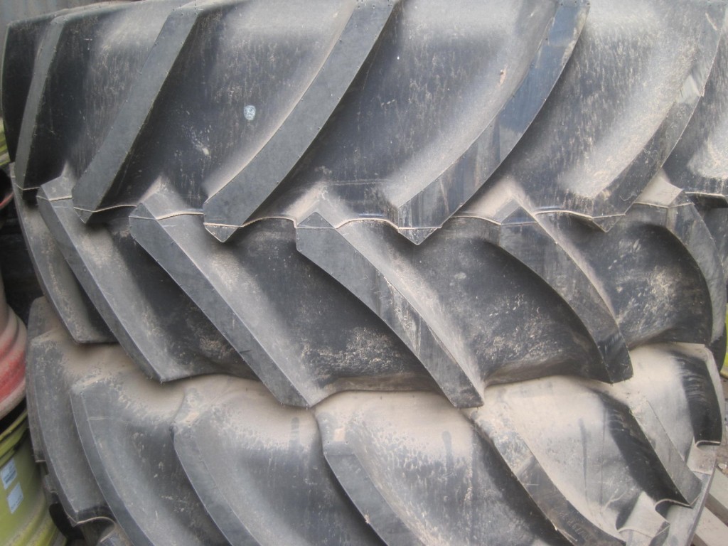 1x new set of Continental 710/70/38 + 600/65/28 wheels and tyres, to fit a John Deere 7430 or 7530