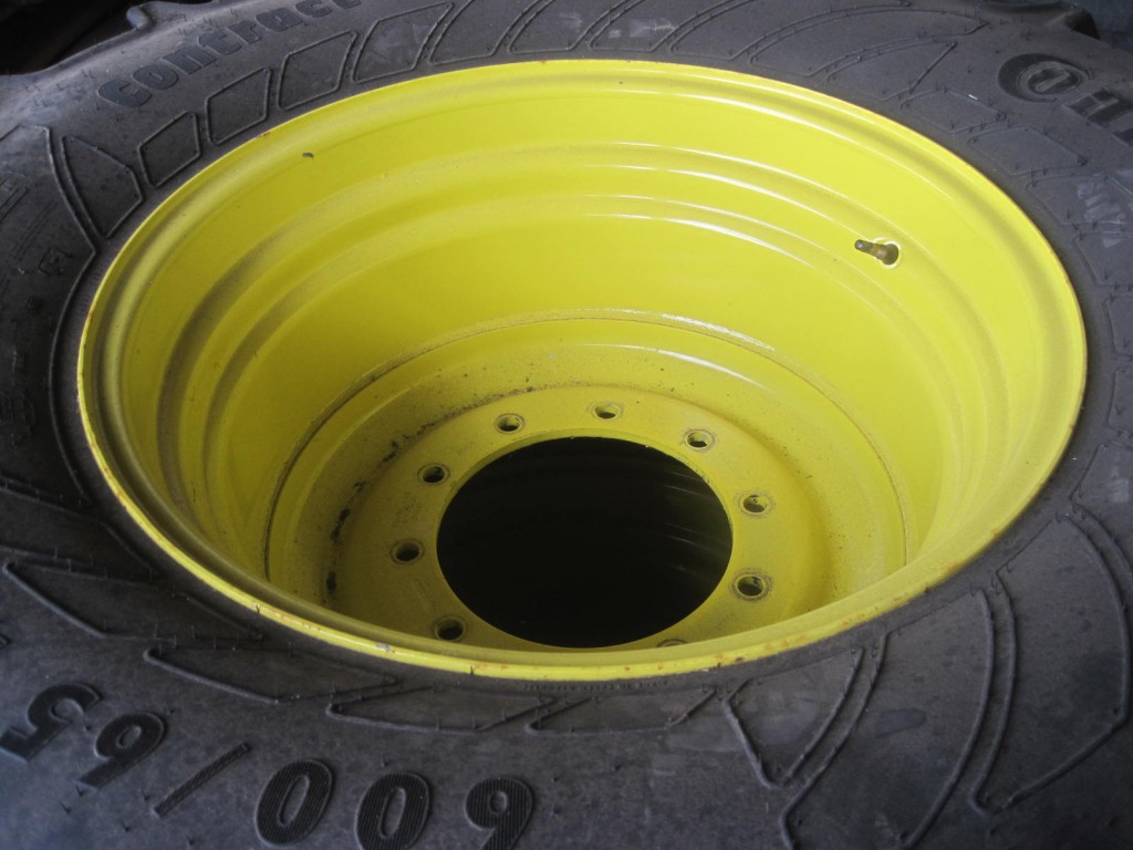 1x new set of Continental 710/70/38 + 600/65/28 wheels and tyres, to fit a John Deere 7430 or 7530