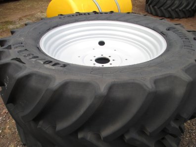Continental 540/65/38 95% tyres fitted to Case wheels + 440/65/28 95% tyres