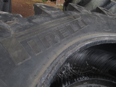 2x Pirelli 580/70/42 95% tyres