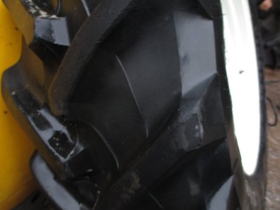 1x 480/70/30 Pirelli 95% tyre fitted to New Holland front wheel