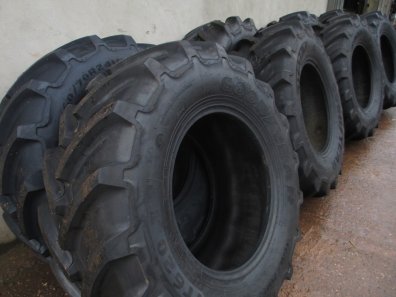 4x Goodyear 460/70/24 (17.5/24) telescopic tyres
