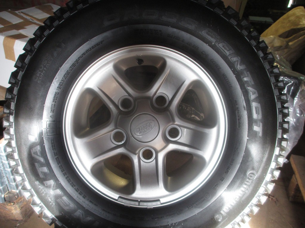 5x new Land Rover Boost alloys wheels, fitted with 235/85/16 Continental Cross Contact tyres