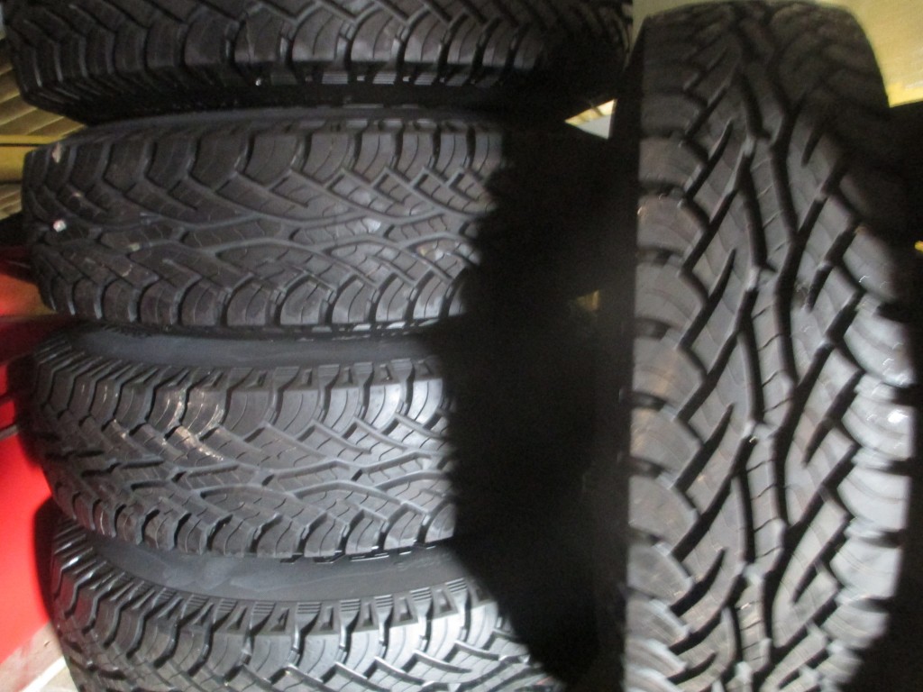 5x new Land Rover Boost alloys wheels, fitted with 235/85/16 Continental Cross Contact tyres