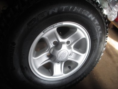 5x new Land Rover Boost alloys wheels, fitted with 235/85/16 Continental Cross Contact tyres