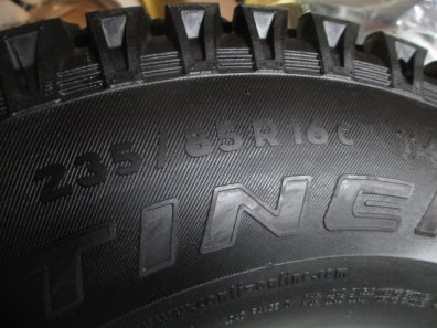5x new Land Rover Boost alloys wheels, fitted with 235/85/16 Continental Cross Contact tyres