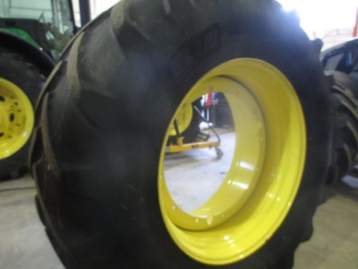2x 710/70/42 + 2x 600/70/30 Michelin tyres and wheels to fit a John Deere 7930