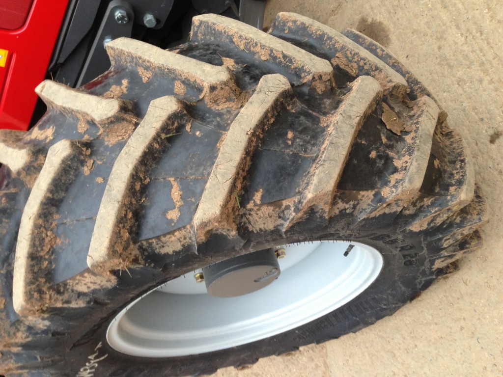 2x 600/65/38 + 2x 480/65/28 90% Trelleborg tyres and Massey Ferguson wheels
