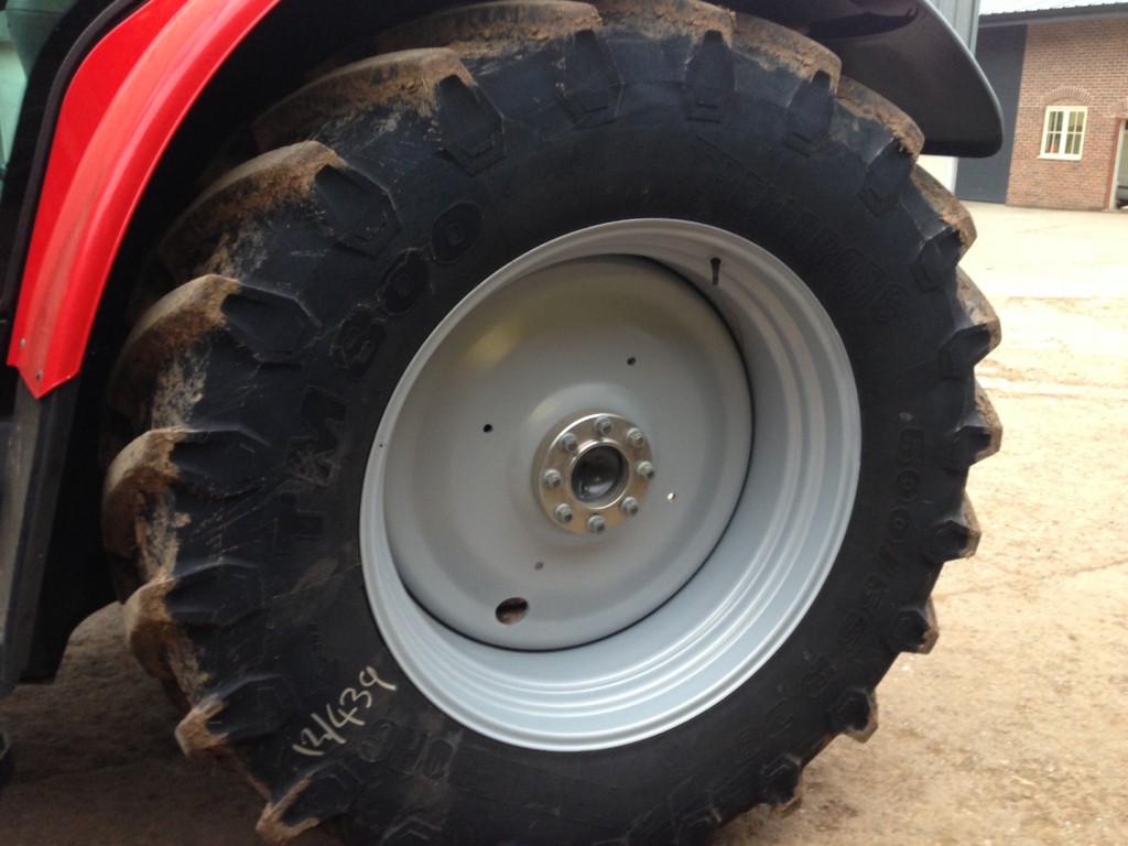 2x 600/65/38 + 2x 480/65/28 90% Trelleborg tyres and Massey Ferguson wheels