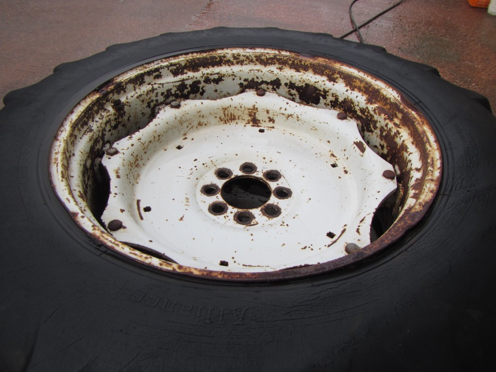 2x County 14x34 wheels fitted with 16.9/34 tyres