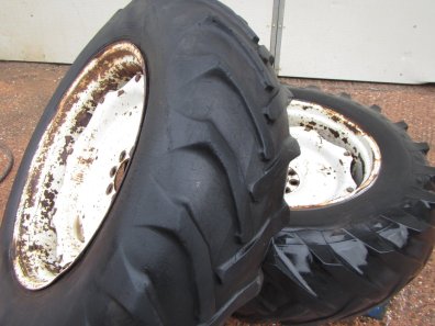 2x County 14x34 wheels fitted with 16.9/34 tyres