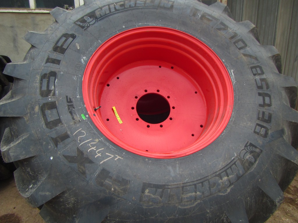 2x 710/85/38 and 2x 650/65/34 new Michelin Axiobib tyres fitted to new Fendt 900 series wheels