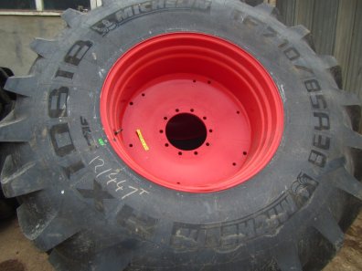 2x 710/85/38 and 2x 650/65/34 new Michelin Axiobib tyres fitted to new Fendt 900 series wheels