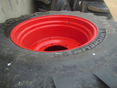 2x 710/85/38 and 2x 650/65/34 new Michelin Axiobib tyres fitted to new Fendt 900 series wheels
