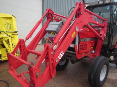 Massey Ferguson 915R loader, third service, brackets to fit MF 6120/6130/6140 and 6150, this loader is as new