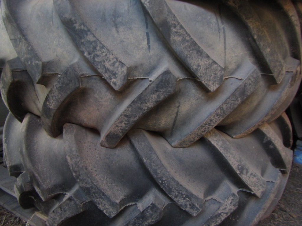 2x 16.9/24 Continental tyres, 60%