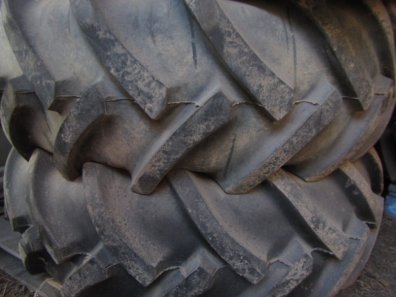 2x 16.9/24 Continental tyres, 60%