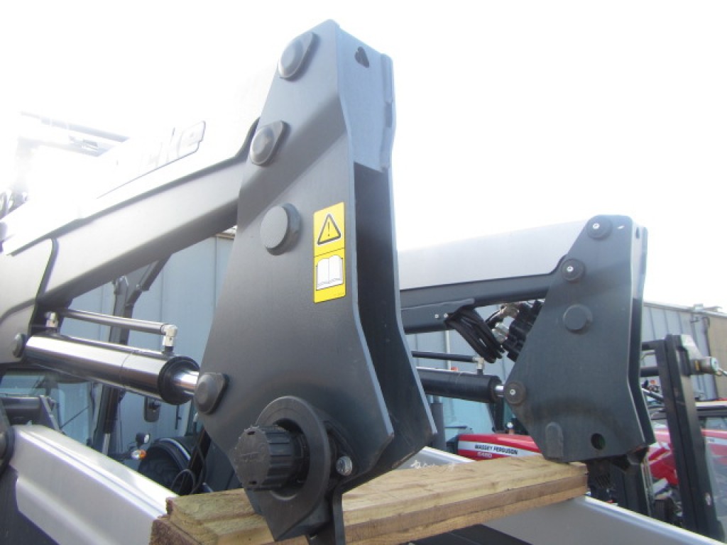 Quicke Q45 loader, 2011, soft drive, third service, multi docking, Euro carriage with hydraulic locking