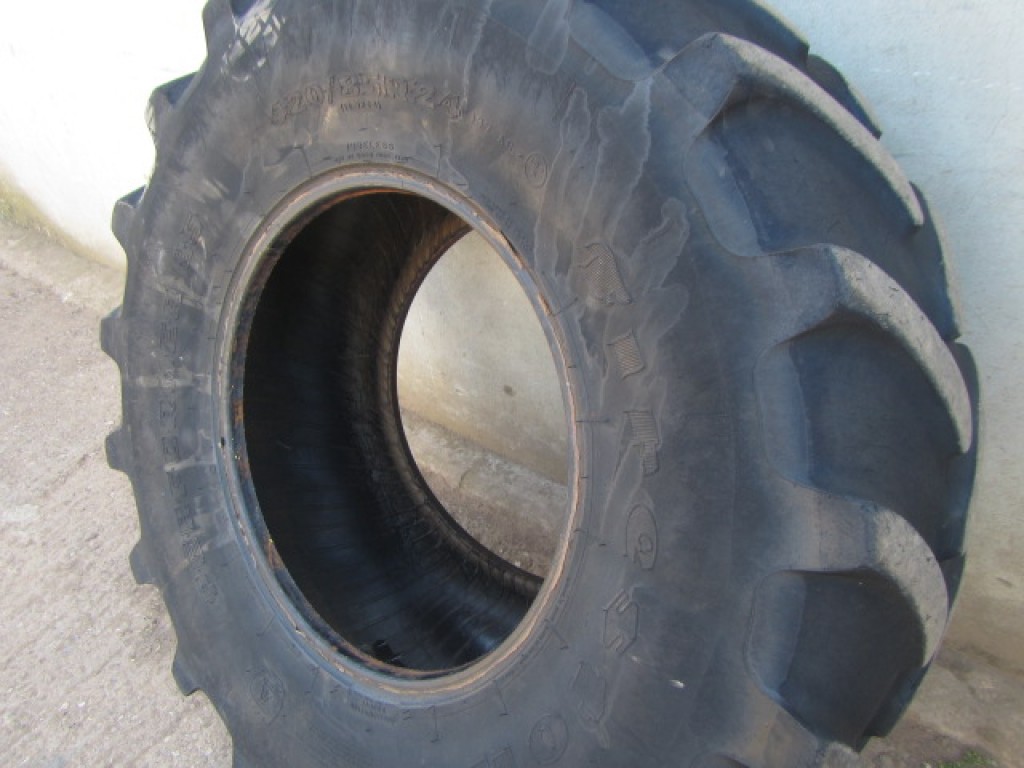 1x Firestone 16.9/24 tyre 25%