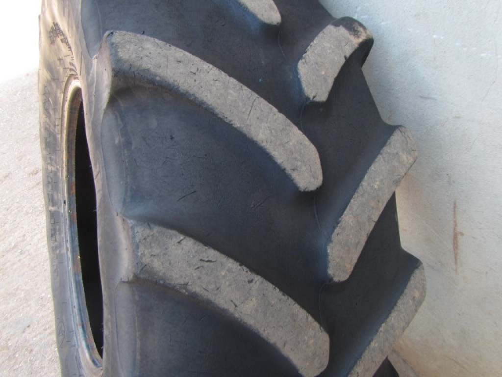 1x Firestone 16.9/24 tyre 25%