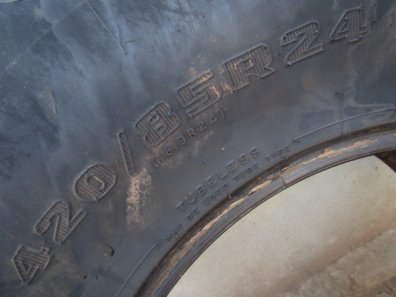 1x Firestone 16.9/24 tyre 25%