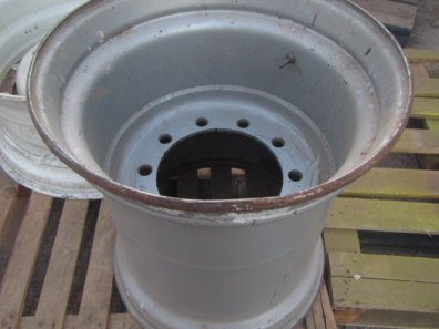 1x 24/22.5 10 stud wheel for Strautmann forage wagon