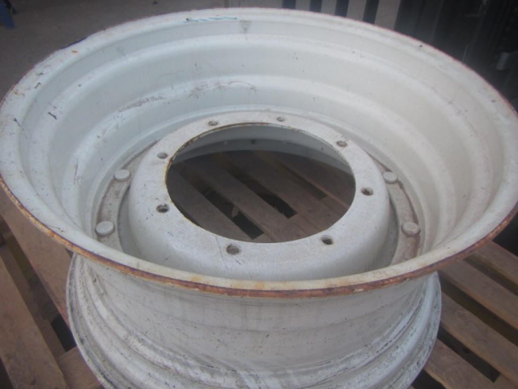 1x New Holland 15x30 front wheel