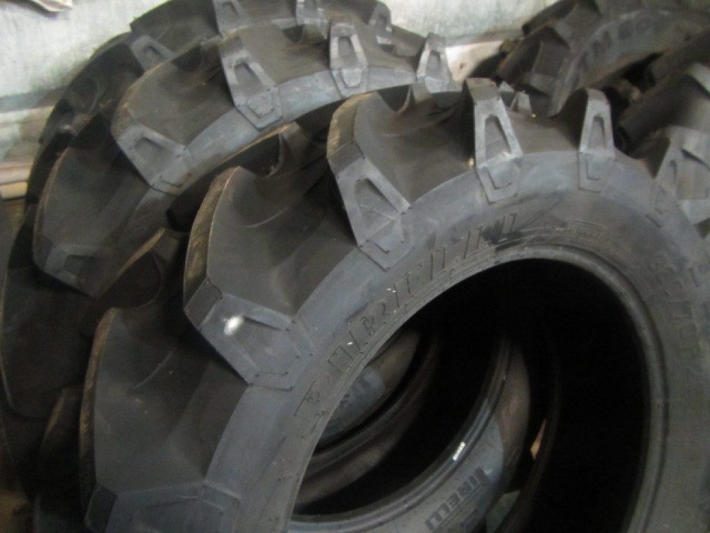 4x new 360/70/28 (same rolling radius as 12.4/28) Pirelli tyres