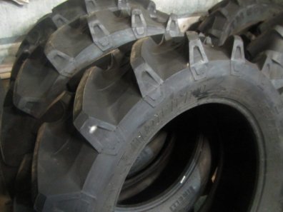 4x new 360/70/28 (same rolling radius as 12.4/28) Pirelli tyres