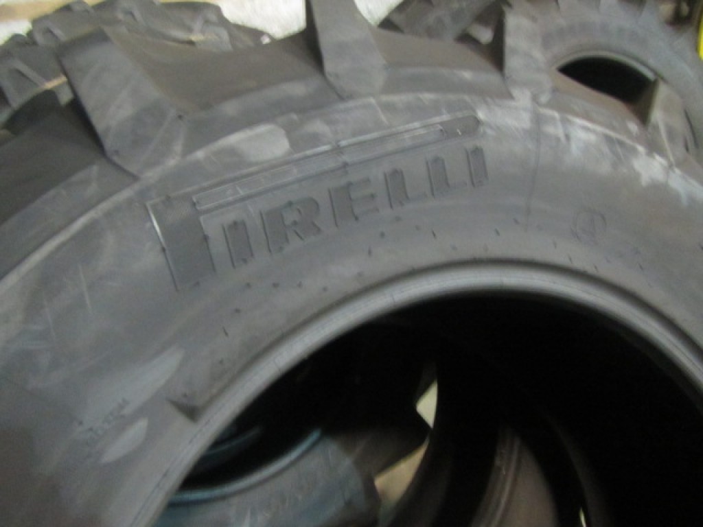 1x new 16.9/26 Pirelli tyre