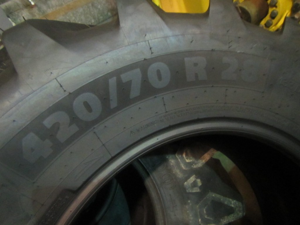 1x new Michelin 420/70/28 tyre