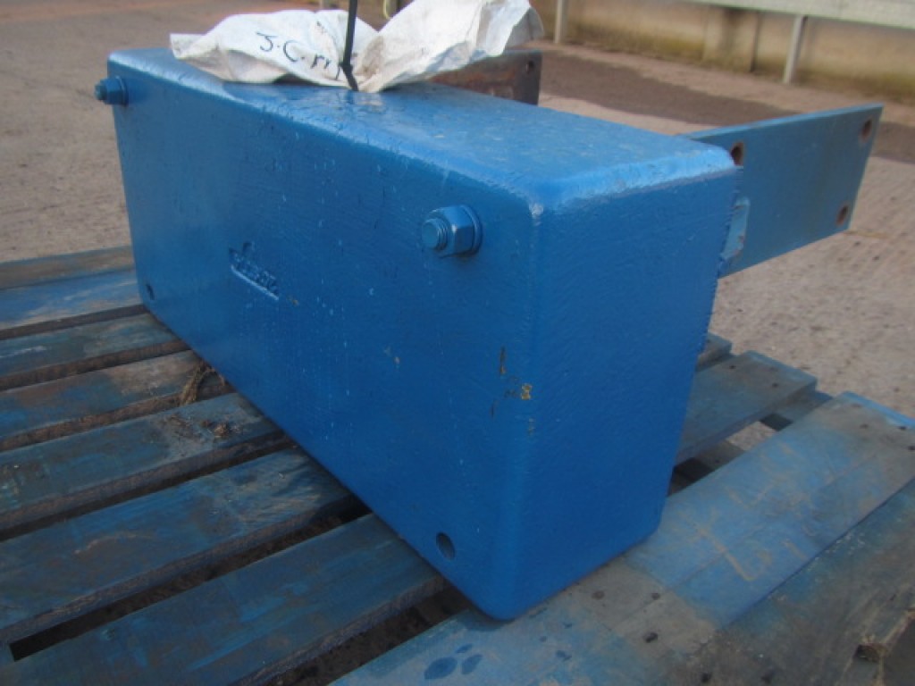 400 kg front weight to fit a Ford tractor