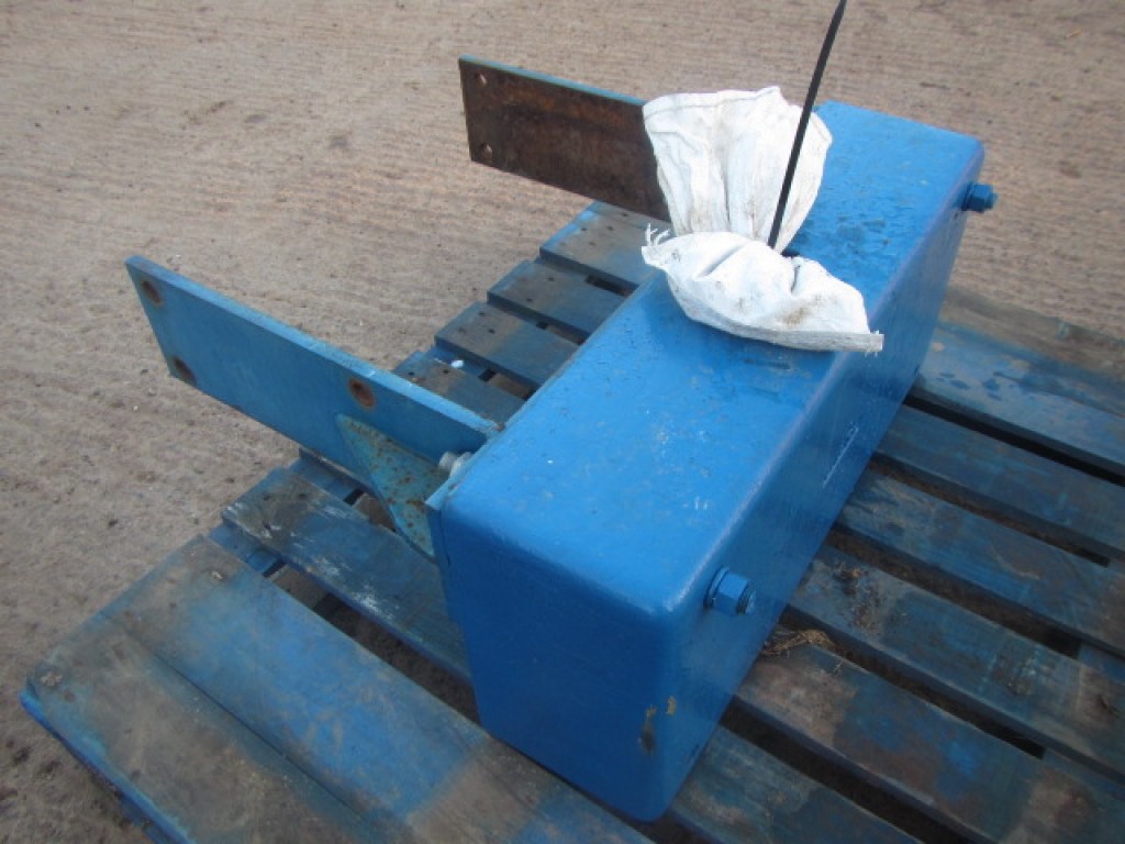 400 kg front weight to fit a Ford tractor