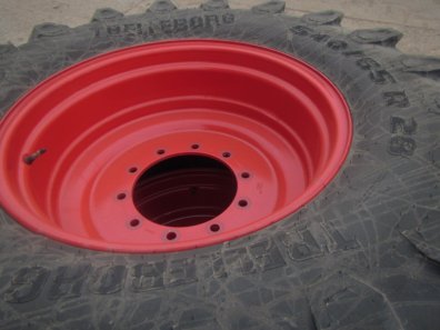 2x 650/65/38 + 2x 540/65/28 Trelleborg tyres, fitted to Fendt 718/720/724 wheels