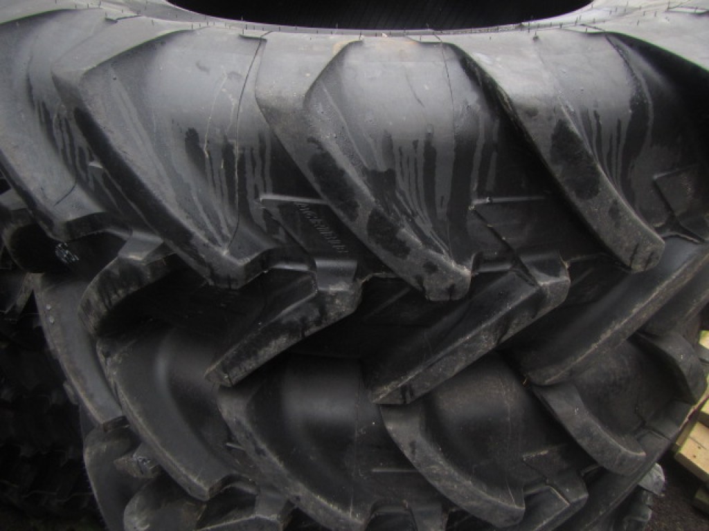 2x 18.4/34 + 2x 14.9/24 Michelin tyres 80%