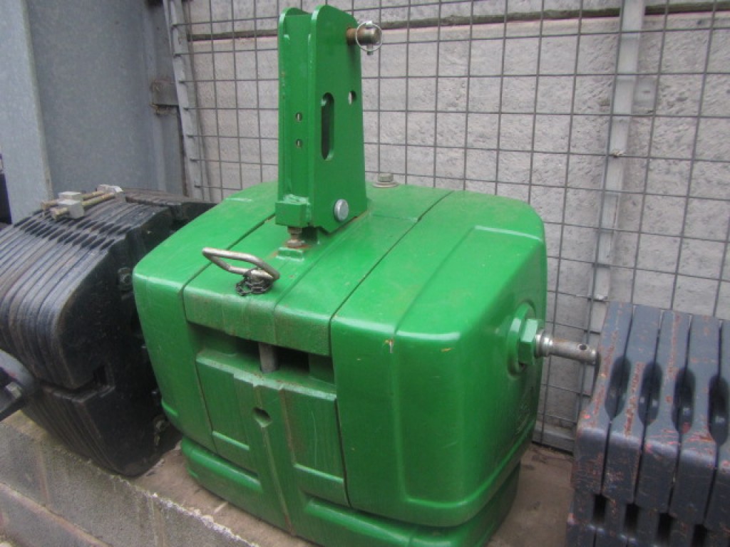 John Deere 1,150kg front weight with top link bracket