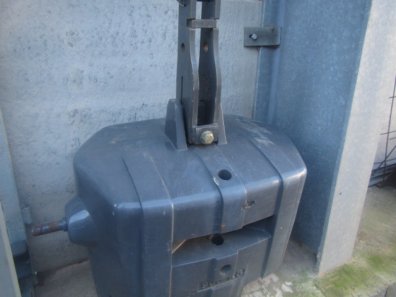 Massey Ferguson 900kg front weight