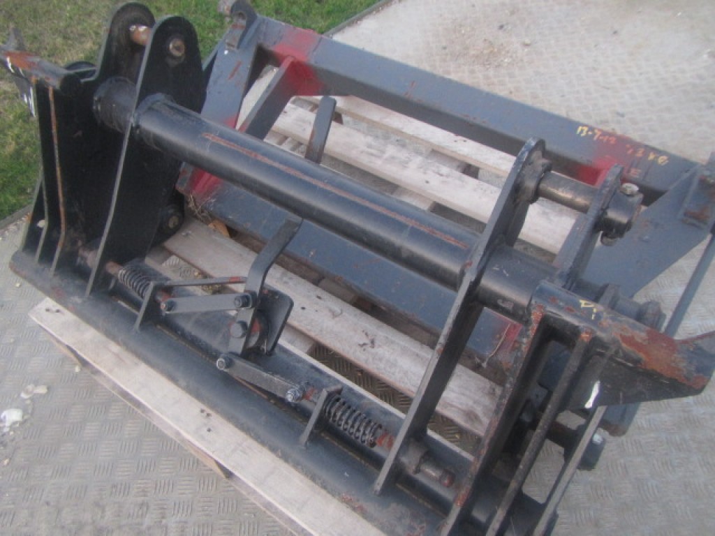 Euro carriage to fit Massey Ferguson 50EX and adapter plate for MF bucket