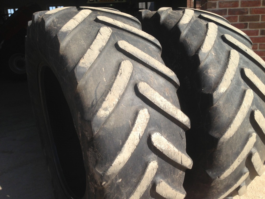 2x 650/65/42 Michelin tyres