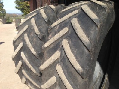2x 650/65/42 Michelin tyres