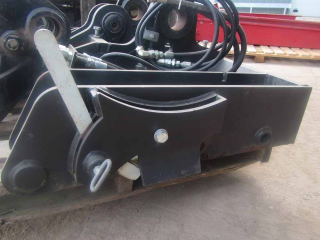 JCB Q-Fit carriage to fit CAT telescopic handler, hydraulic locking, pallet fork ready