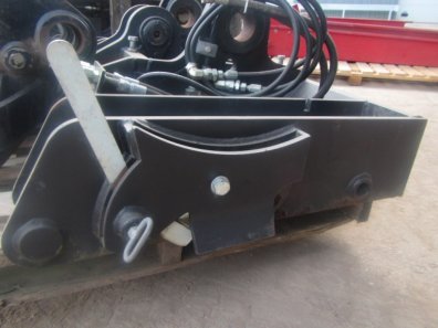 JCB Q-Fit carriage to fit CAT telescopic handler, hydraulic locking, pallet fork ready