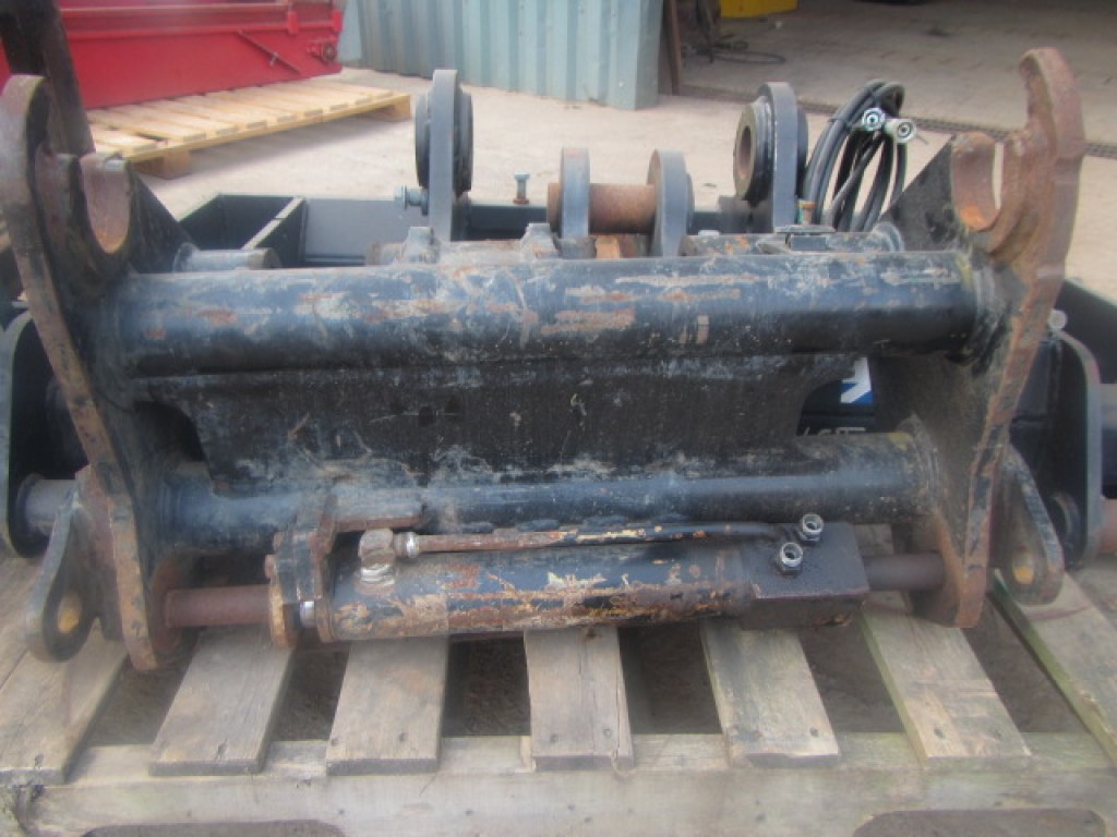 Manitou carriage to fit 2011 Manitou 634 telescopic handler, hydraulic locking