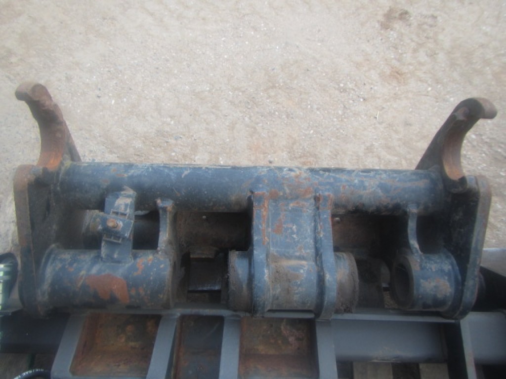 Manitou carriage to fit 2011 Manitou 634 telescopic handler, hydraulic locking