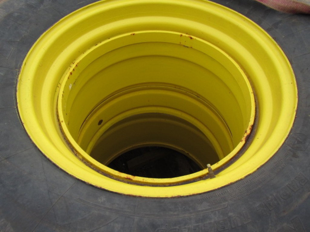 2x 710/70/42 + 2x 600/70/30 Michelin dual wheels, C/W clamps and eyes