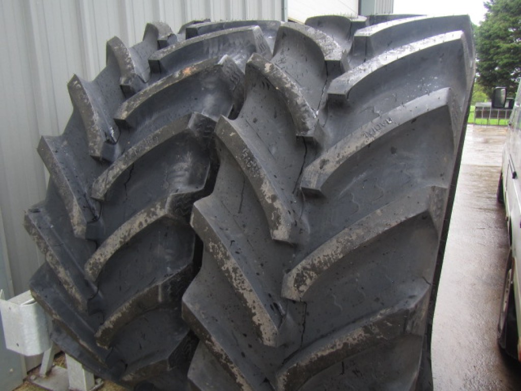 2x new 650/65/42 BKT tyres