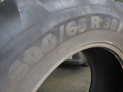 2x 600/65/38 Michelin tyres
