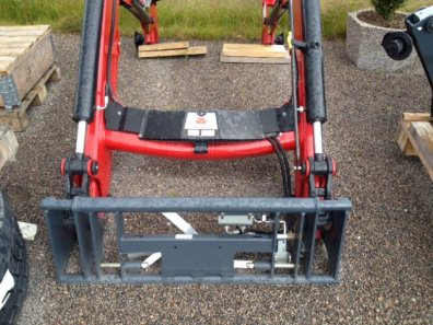 Massey Ferguson 940 loader, third service, Euro/Trima carriage