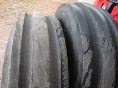 2x 11.00/16 tyres 35%
