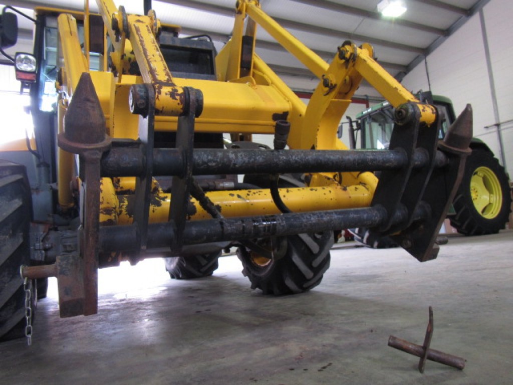 pin and cone carriage to to MF industrial loader